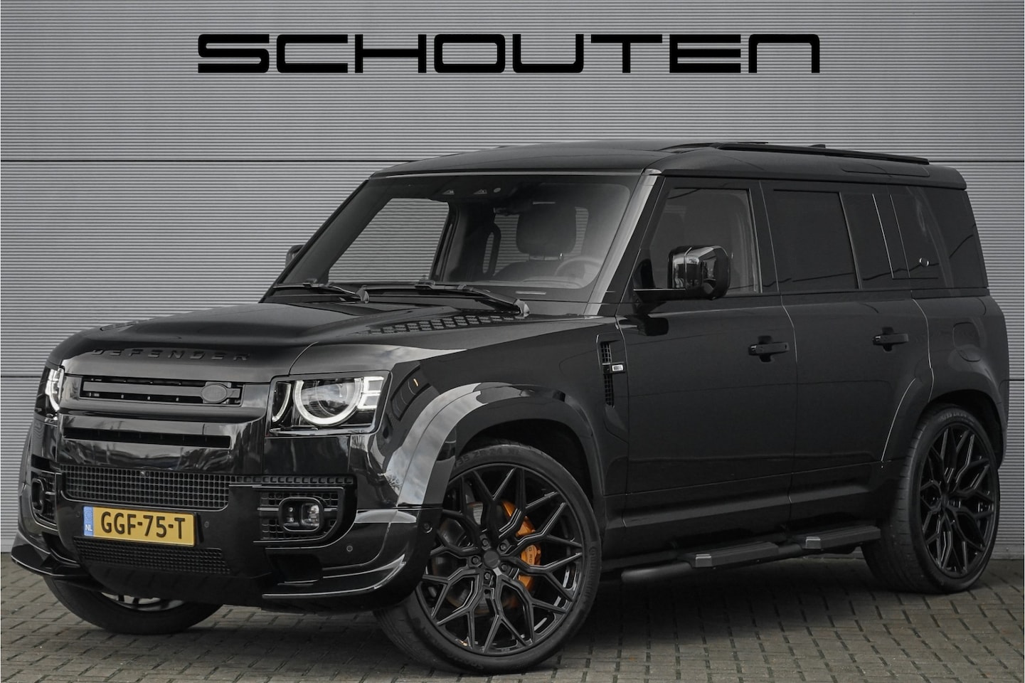 Land Rover Defender 110 - 2.0 P400e X-Dynamic HSE Urban Widebody 24" Vossen - AutoWereld.nl