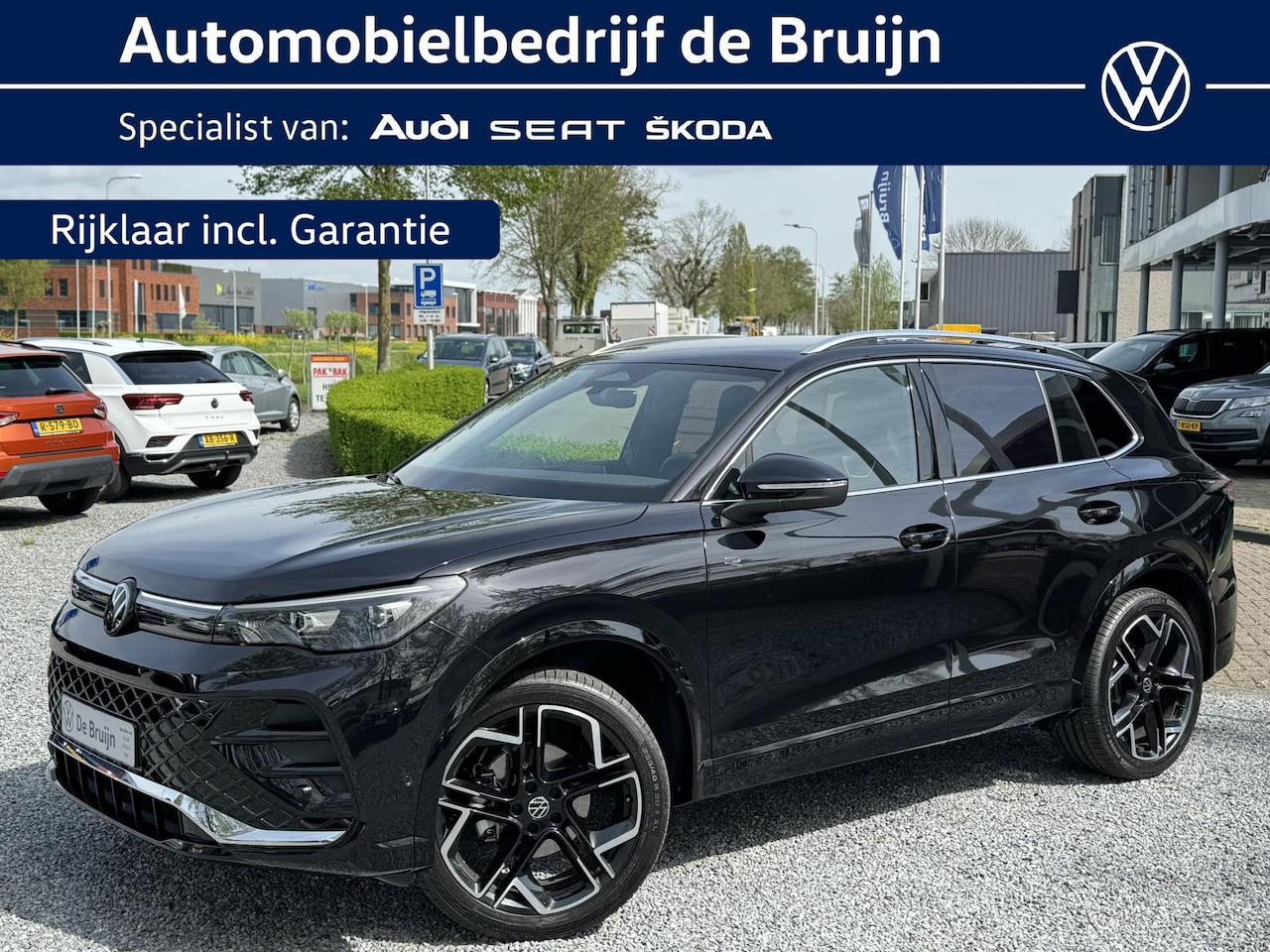 Volkswagen Tiguan - 1.5 eTSI 150pk DSG R-Line (Trekhaak,Camera,Keyless,Navi,IQ) - AutoWereld.nl
