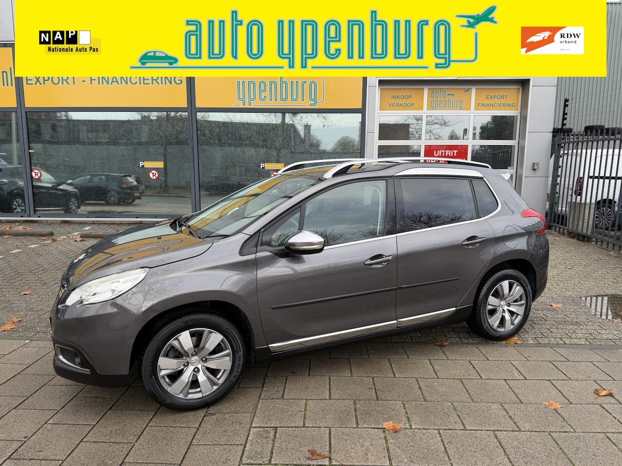 Peugeot 2008 - 1.2 PureTech Blue Executive * Panoramadak * 131.375 Km * Climatronic * Led * Leder / Stof - AutoWereld.nl