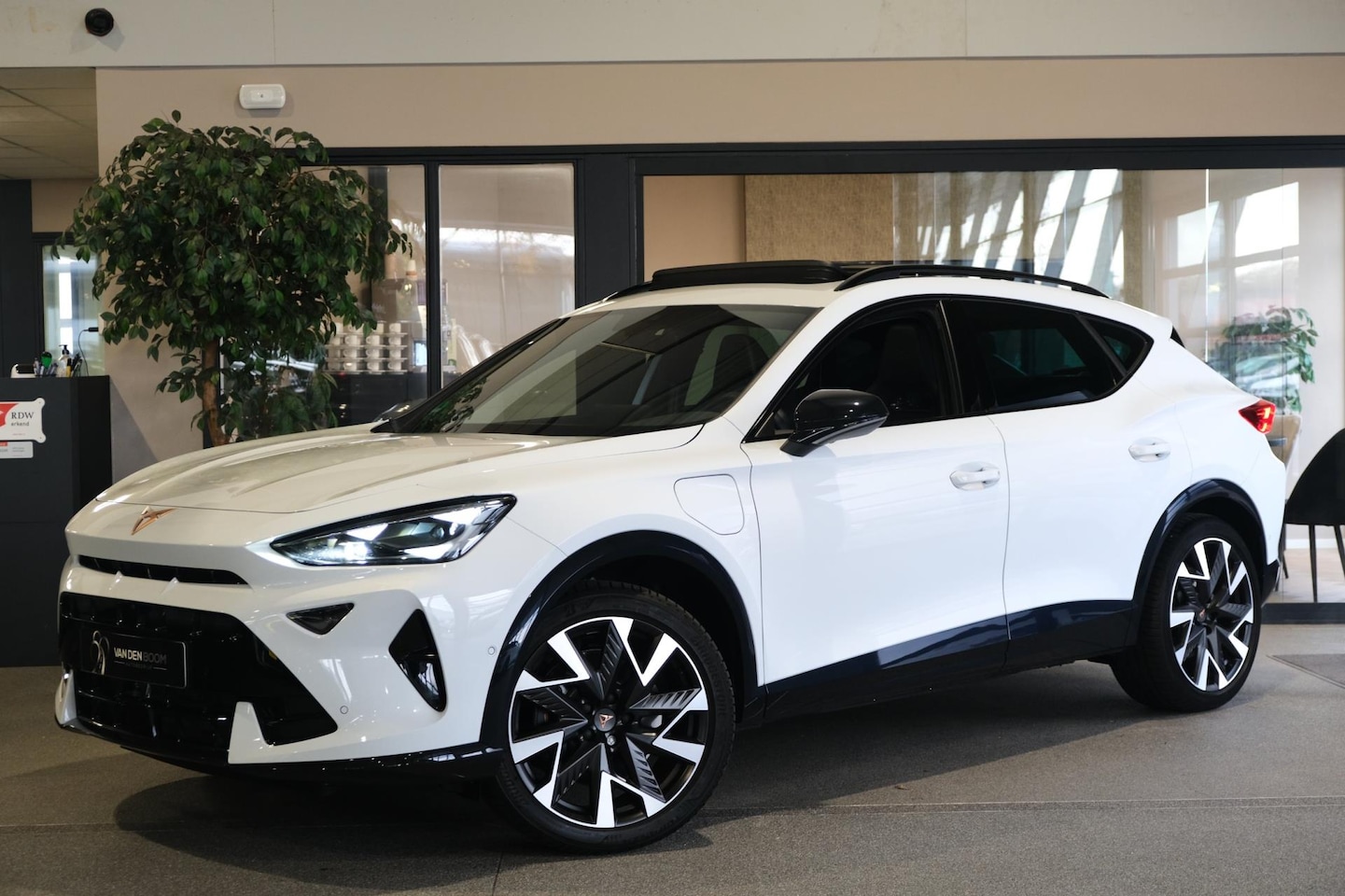 CUPRA Formentor - 1.5 TSI e-Hybrid VZ 272PK Pano Vol Leder Schaal 360Cam Led ACC - AutoWereld.nl