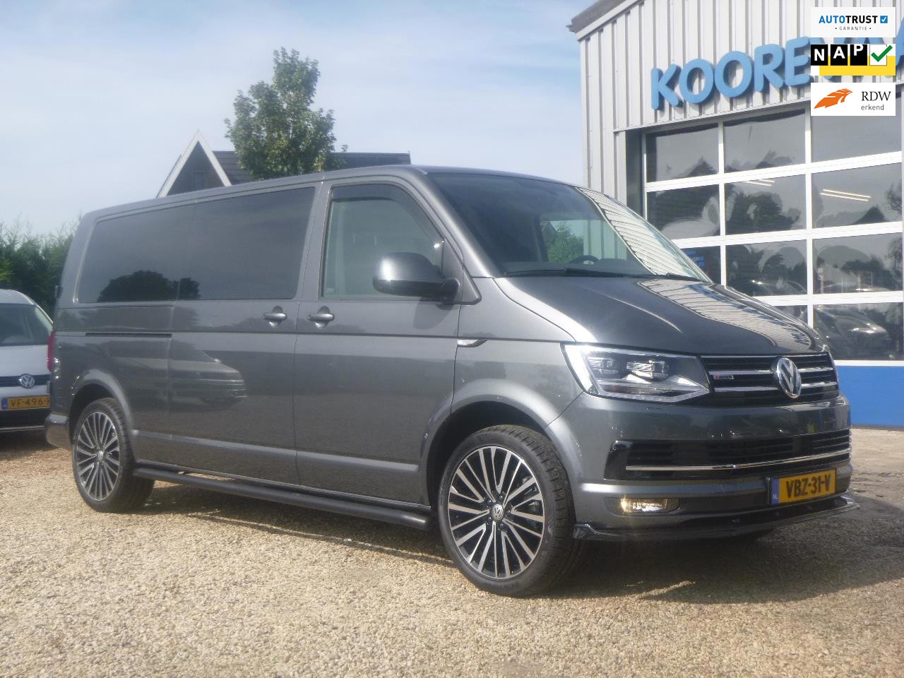 Volkswagen Transporter - T6 2.0 TDI L2H1 4x4 4Motion Highline bijna bpm vrij - AutoWereld.nl