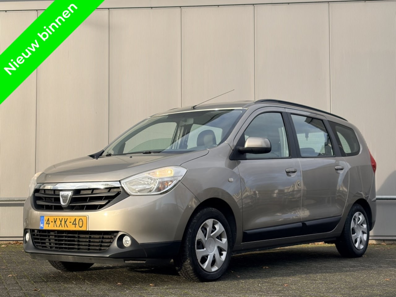 Dacia Lodgy - 1.2 TCe Lauréate - Airco - trekhaak - nap! - AutoWereld.nl