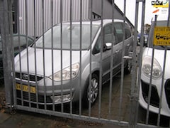 Ford Galaxy - 2.0-16V Ghia nap airco 7 persoons auto slaat niet aan gaat wel rond