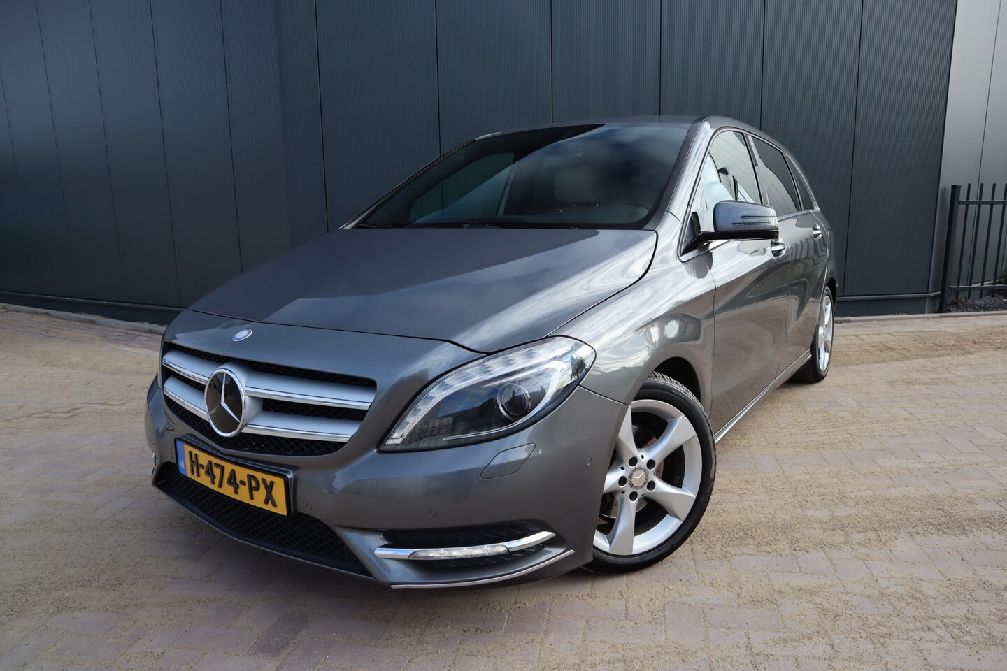 Mercedes-Benz B-klasse - 180 Ambition Automaat Leder Navigatie Bi-Xenon Pdc Etc. - AutoWereld.nl