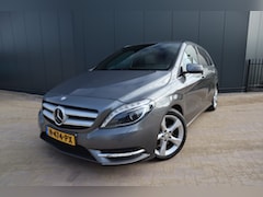 Mercedes-Benz B-klasse - 180 Ambition Automaat Leder Navigatie Bi-Xenon Pdc Etc