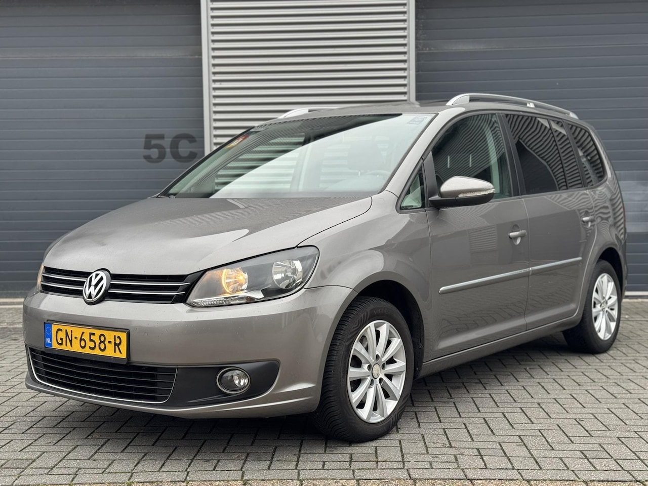 Volkswagen Touran - 1.6 TDI Highline BlueMotion Panorama - AutoWereld.nl