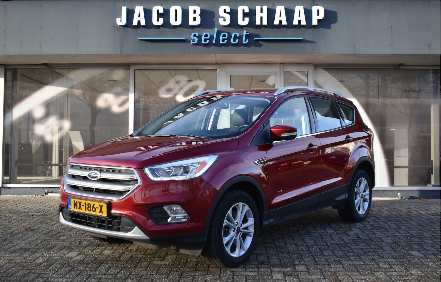 Ford Kuga - 1.5 EcoBoost AWD Titanium / Automaat / Cruise Control / Keyless Drive / Bluetooth - AutoWereld.nl