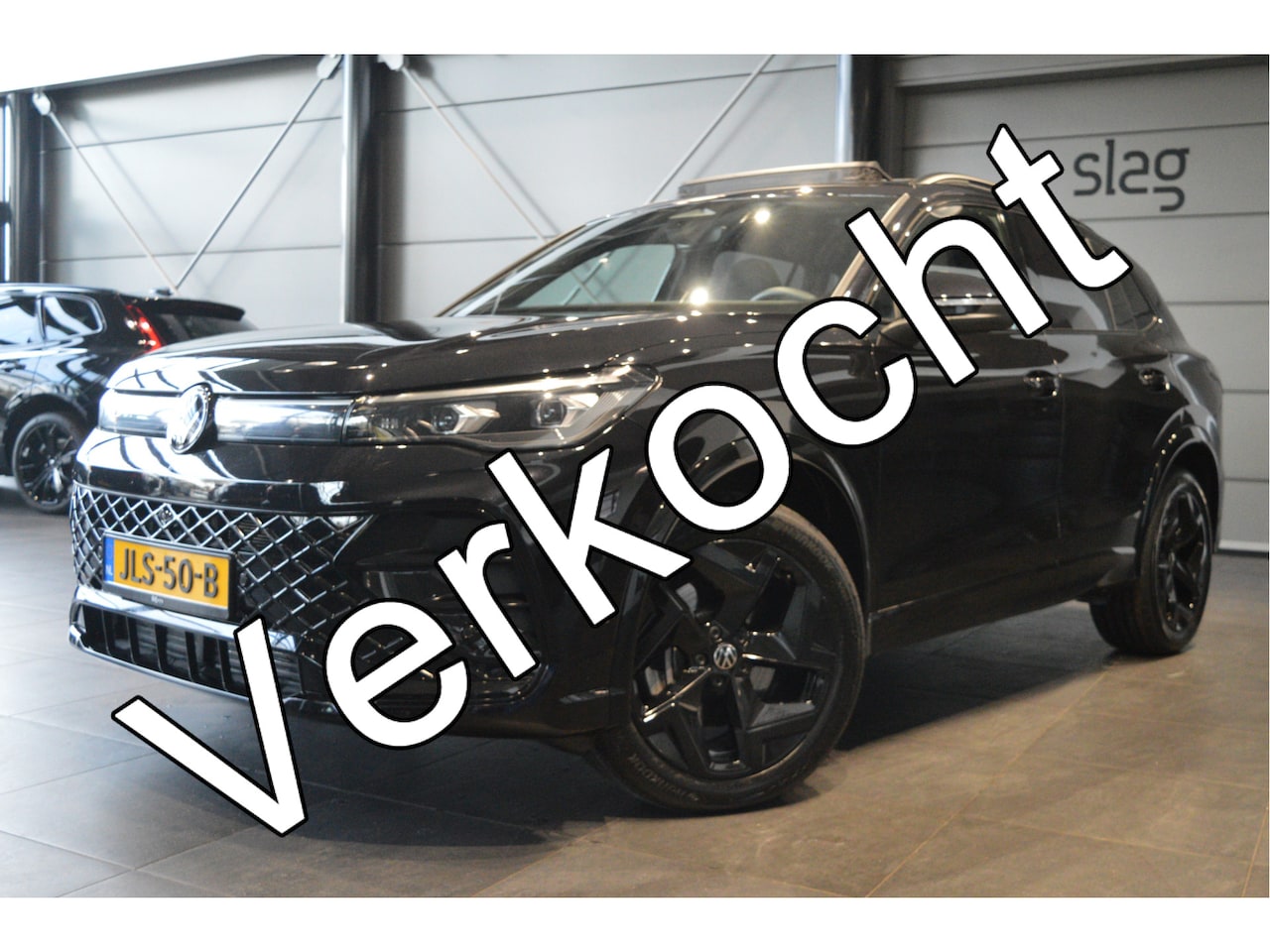 Volkswagen Tiguan - 2.0 TDI 3X R-LINE navi pano led camera trekhaak 19 inch !! - AutoWereld.nl