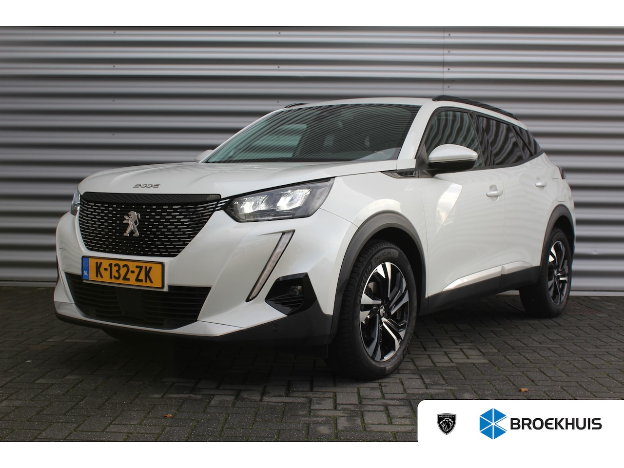 Peugeot 2008 - 1.2 PURETECH 100PK ALLURE PACK / NAVI / LEDER / CLIMA / LED / PDC / 17" LMV / CAMERA / KEY - AutoWereld.nl