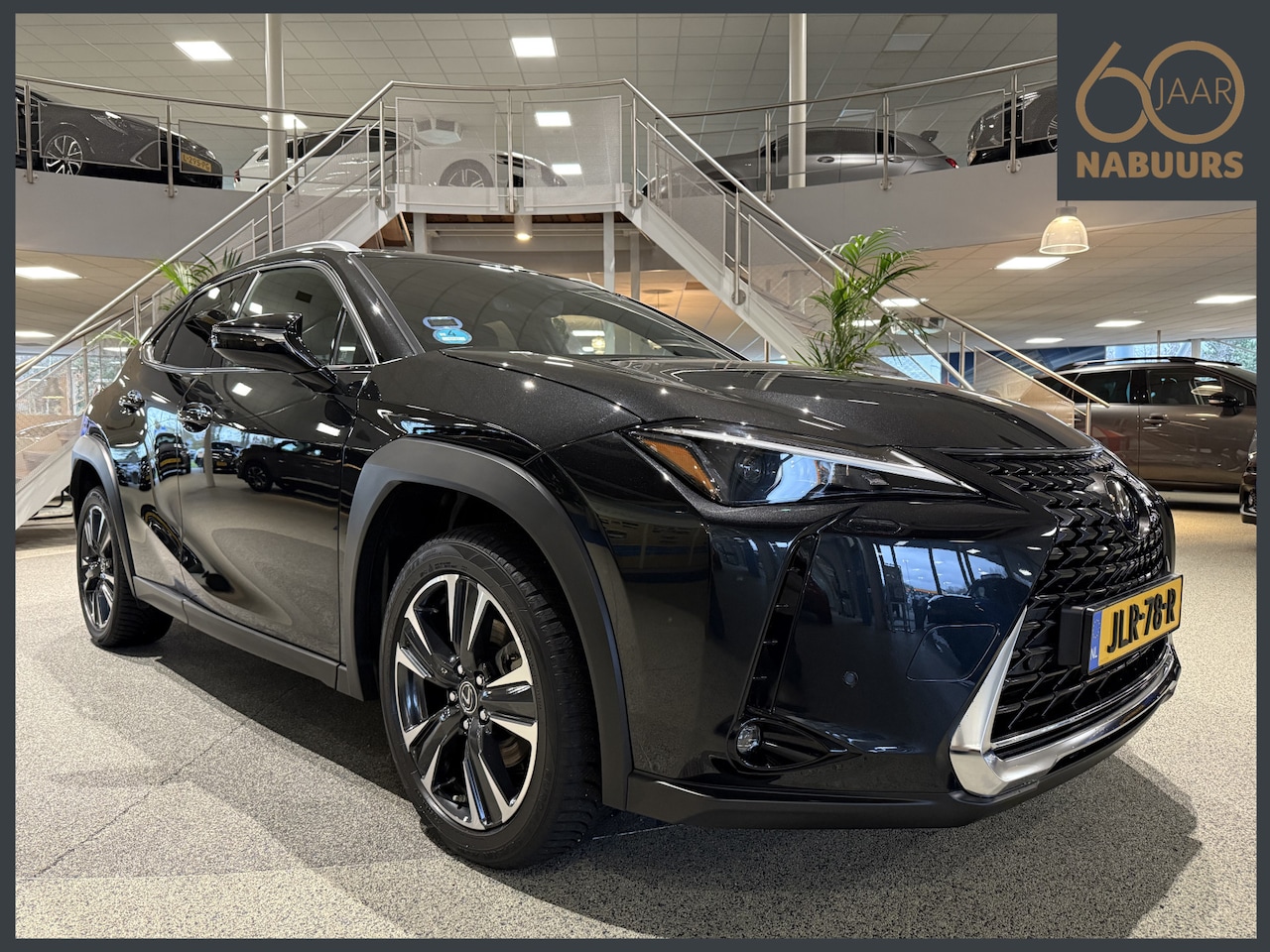 Lexus UX - 250h Business Line 250h Business Line, All-season banden, Camera, Dodehoekbewaking - AutoWereld.nl