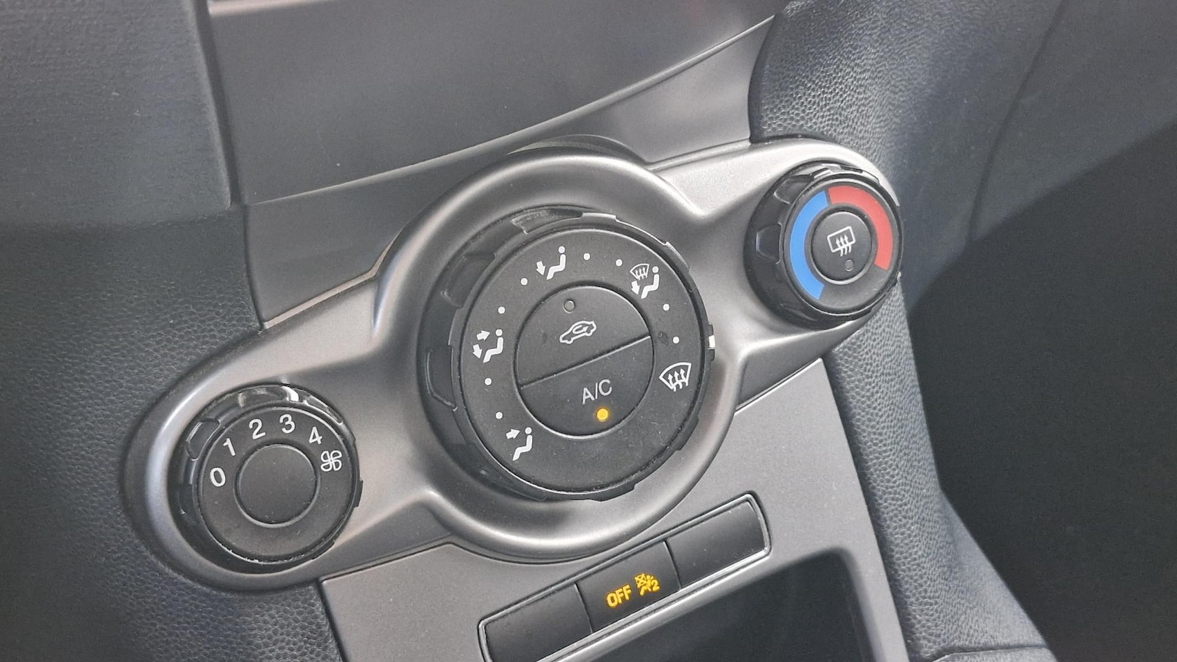 Ford Fiesta - 1.25 Trend APK 14-10-26 I Airco I 5 Deurs I Meeneemprijs