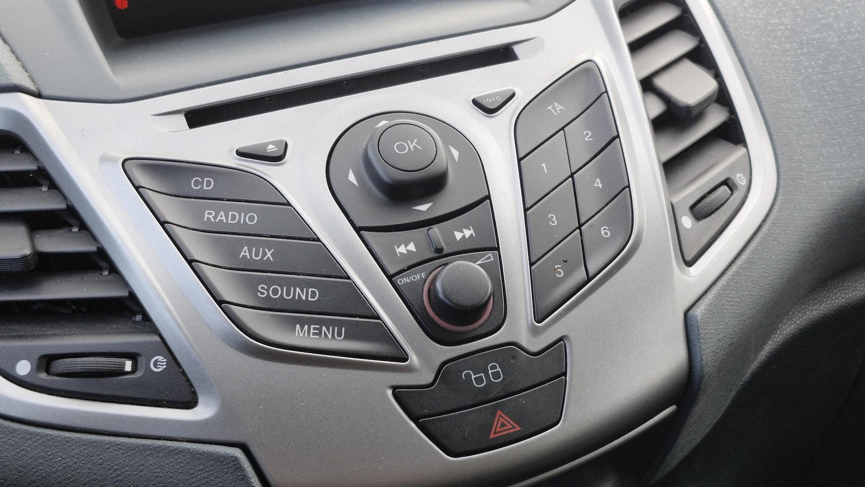 Ford Fiesta - 1.25 Trend APK 14-10-26 I Airco I 5 Deurs I Meeneemprijs