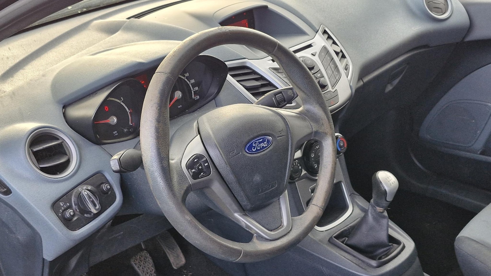 Ford Fiesta - 1.25 Trend APK 14-10-26 I Airco I 5 Deurs I Meeneemprijs