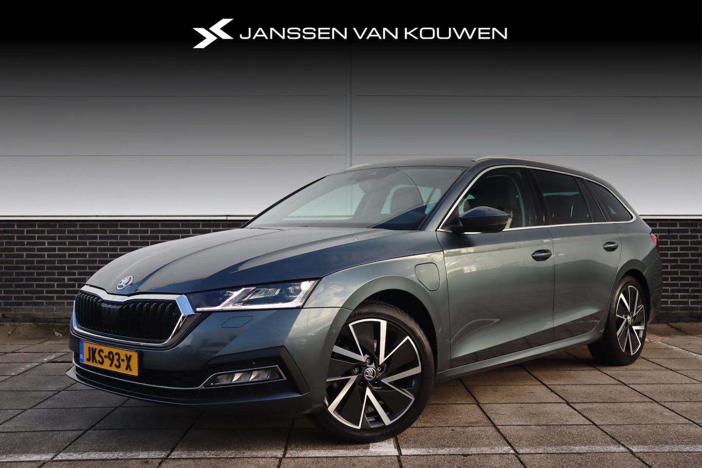 Skoda Octavia Combi - 1.4 TSI iV PHEV Business Edition Plus * Stuur/Stoelverwarming * Head-Up * Camera * LED Kop - AutoWereld.nl