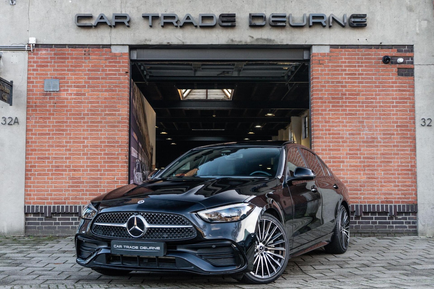 Mercedes-Benz C-klasse - 300 AMG Line Pano / 360 / Memory - AutoWereld.nl