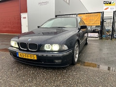 BMW 5-serie - 523i Executive MEENNEEMPRIJS AUTOMAAT/NW ALLS BANDEN/CLIMATE/DAKRAAM/TELEFOON/BEKERHOUDERS