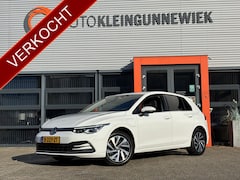 Volkswagen Golf - 1.4 eHybrid Style / Trekhaak/ Allseasonbanden / Egonomische Stoelen / Stoelverwarming