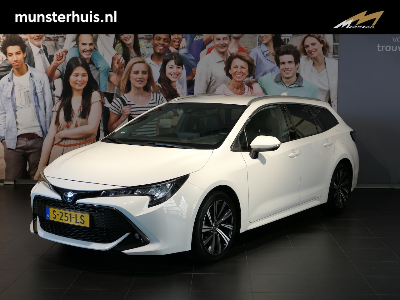 Toyota Corolla Touring Sports - 1.8 Hybrid Dynamic *Dealer onderhouden!* - Adaptive cruise, camera, navi - AutoWereld.nl