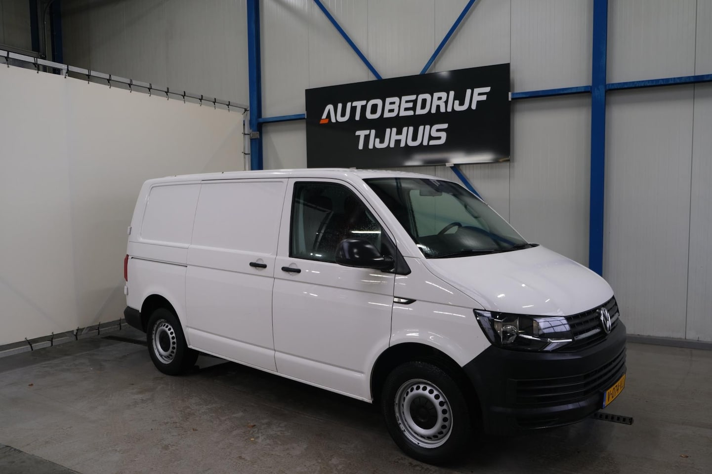 Volkswagen Transporter - 2.0 TDI L1H1 - N.A.P. Airco, Trekhaak - AutoWereld.nl