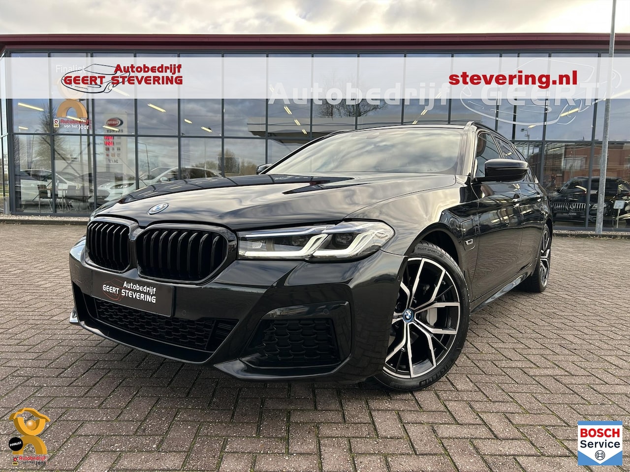 BMW 5-serie Touring - 530e xDrive M-Sport / Laser / Pano / Head-up / Trekhaak - AutoWereld.nl
