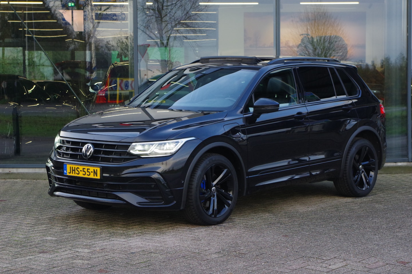 Volkswagen Tiguan - 1.4 TSI eHybrid R-Line Business 1.4 TSI eHybrid R-Line Business+, Leder, Panoramadak, Camera, Carplay, Head-Up - AutoWereld.nl