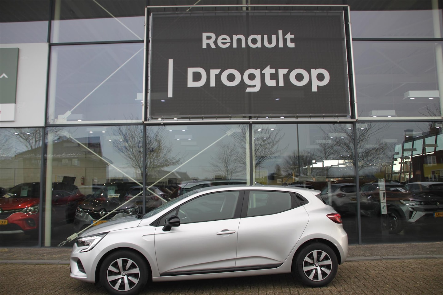 Renault Clio - 90PK-EQUILIBRE-24DKM-NAVI-AIRCO-CRUISE-KEURIG- - AutoWereld.nl