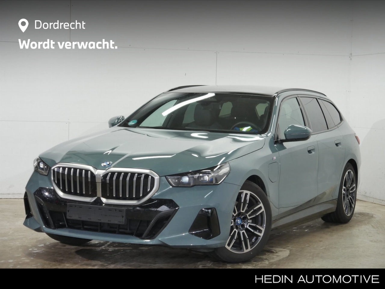 BMW 5-serie Touring - 530e M-Sport | Panorama | Trekhaak | Driving Assistant Plus | | Active Seat Ventilation | - AutoWereld.nl