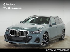 BMW 5-serie Touring - 530e M-Sport | Panorama | Trekhaak | Driving Assistant Plus | | Active Seat Ventilation |
