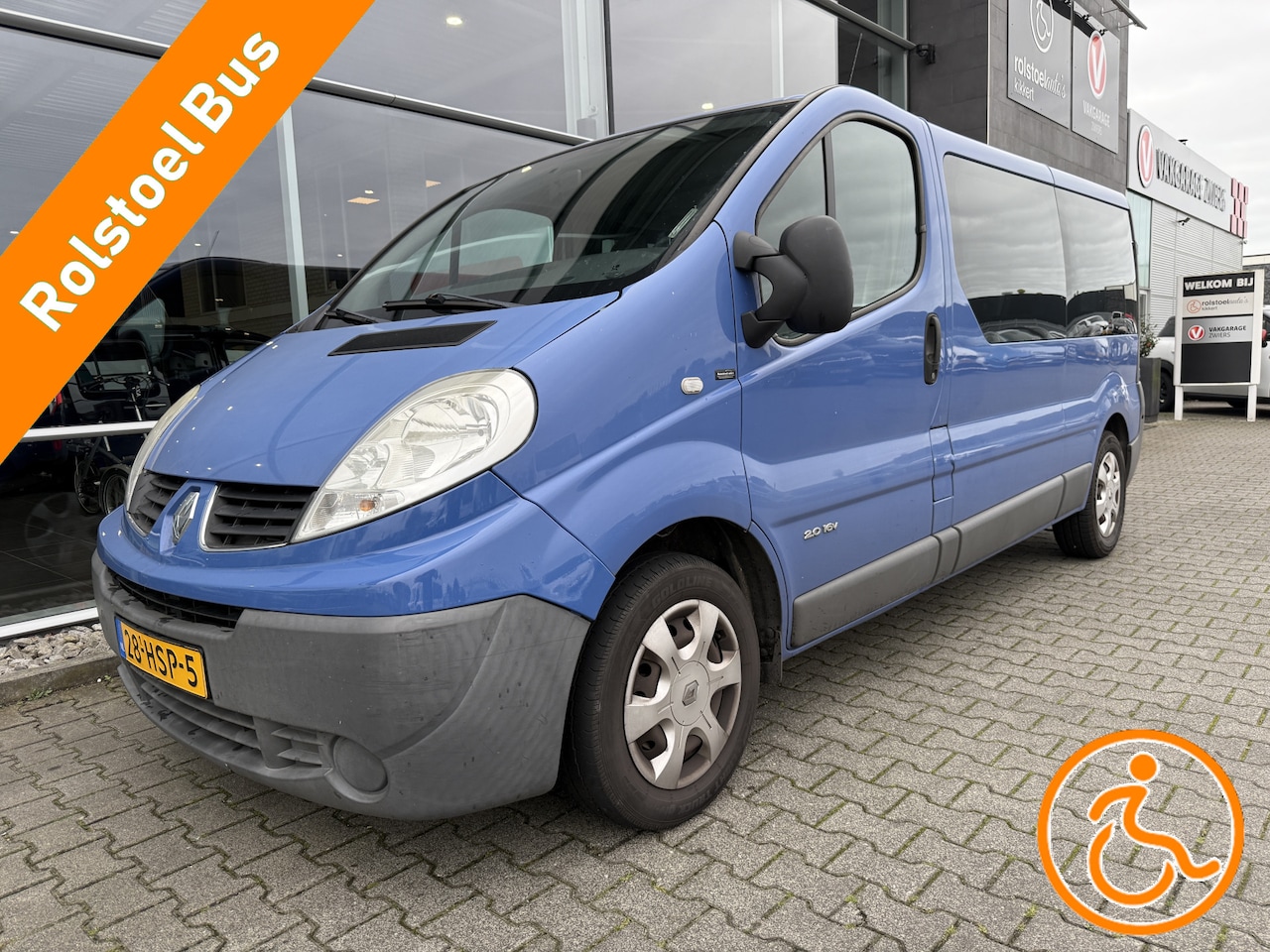 Renault Trafic Passenger - 6+1 Rolstoelbus 2.0-16V T29 L2H1 Authentique (Ruime 6+1 Rolstoelbus met bodemverlaging!) - AutoWereld.nl