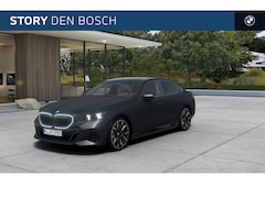BMW 5-serie - 550e xDrive M Sport Automaat / Panoramadak / Trekhaak / Adaptief onderstel Professional /
