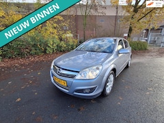 Opel Astra - 1.8 Temptation NETTE AUTO RIJDT EN SCHAKELT GOED