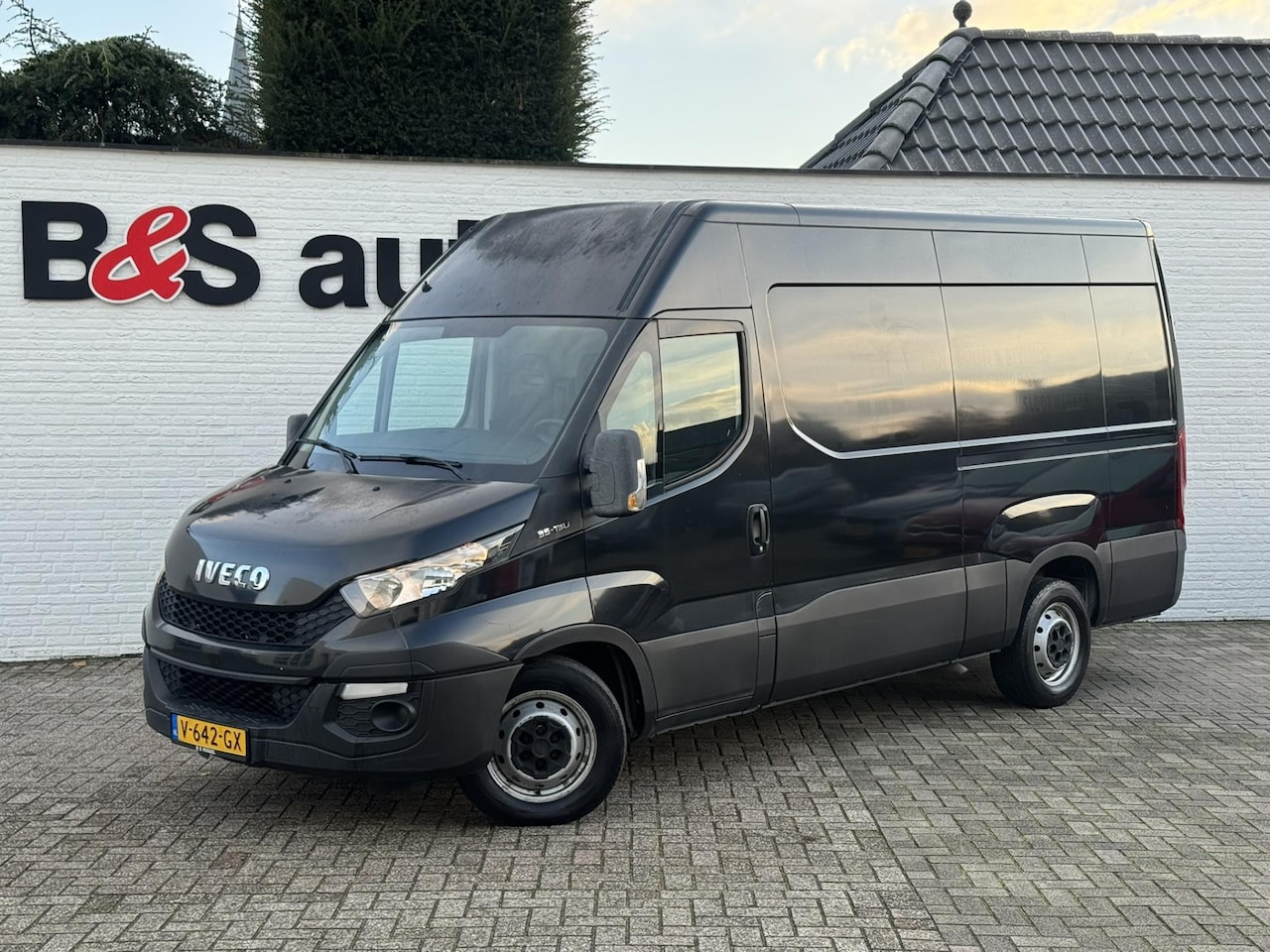 Iveco Daily - 35S13V 2.3 352 H3 L Airco Cruise 3 Zits Radio cd Usb Goed onderhouden - AutoWereld.nl