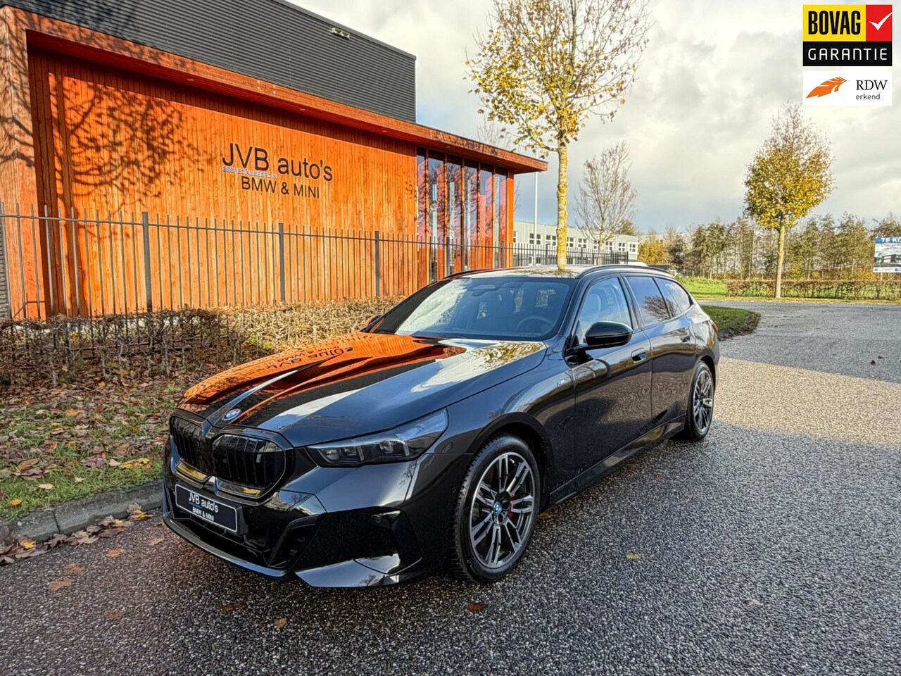 BMW i5 Touring - EDrive40 M-Sport PRO, B&W, panorama, trekhaak - AutoWereld.nl