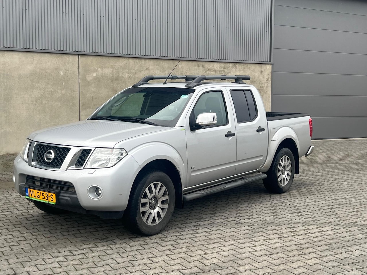 Nissan Navara - DOUBLE-CAB 3.0 DCI AUTOMAAT+LEDER+SCHUIFDAK+NAVIGATIE+APK DECEMBER 2026 - AutoWereld.nl