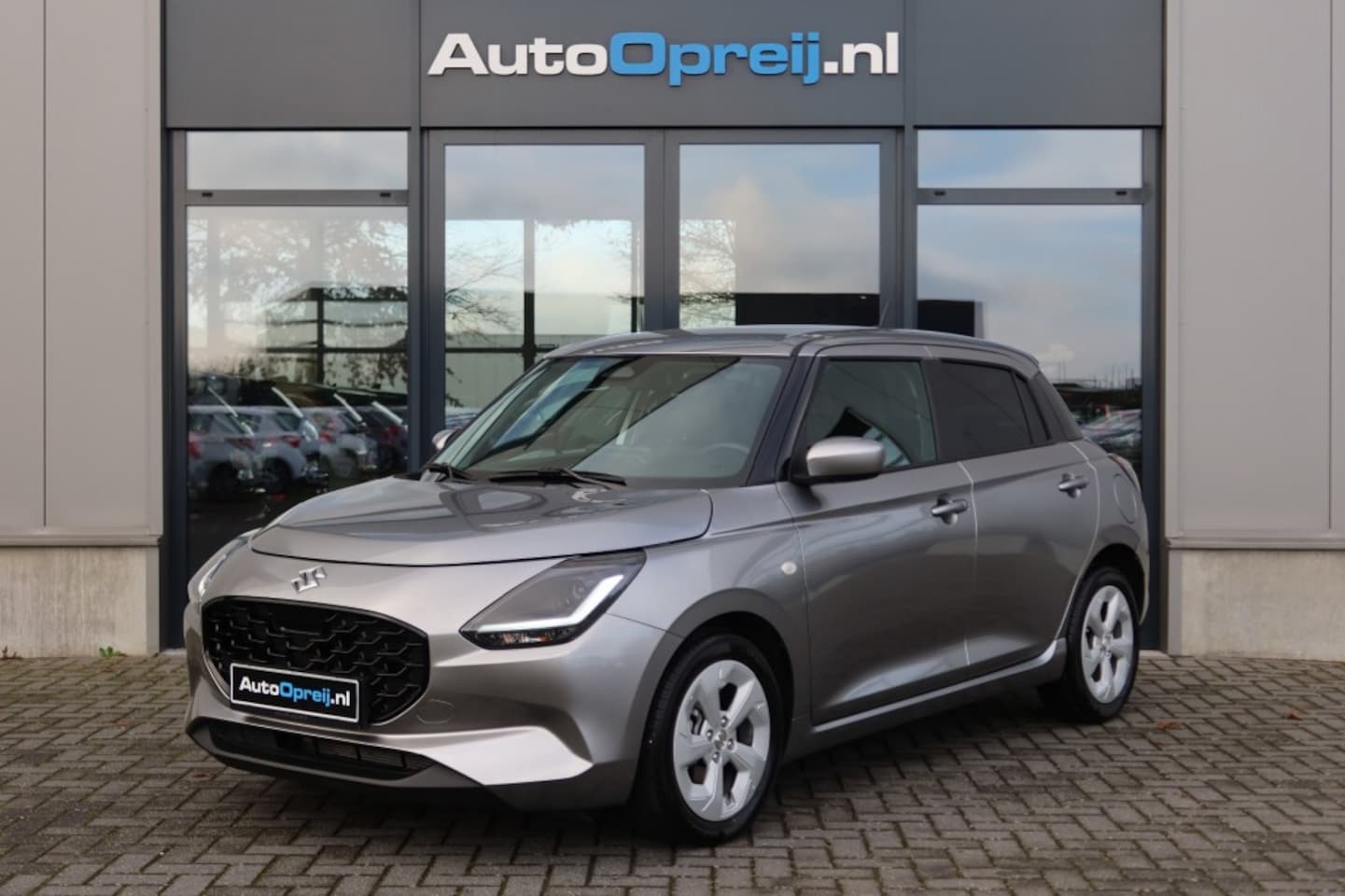 Suzuki Swift - 1.2 Style AUTOMAAT Smart Hybrid Clima, NAVI, Camera, Stoelverwarming, Cruise, LM-Velgen - AutoWereld.nl