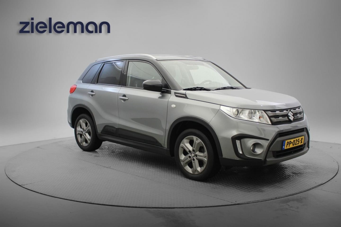 Suzuki Vitara - 1.6 Exclusive - Carplay, Navi, Cruise, Camera, Stoelverw. Trekhaak - AutoWereld.nl