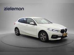 BMW 1-serie - 118i Business Edition - Carplay, Digitaal Cockpit, Trekhaak