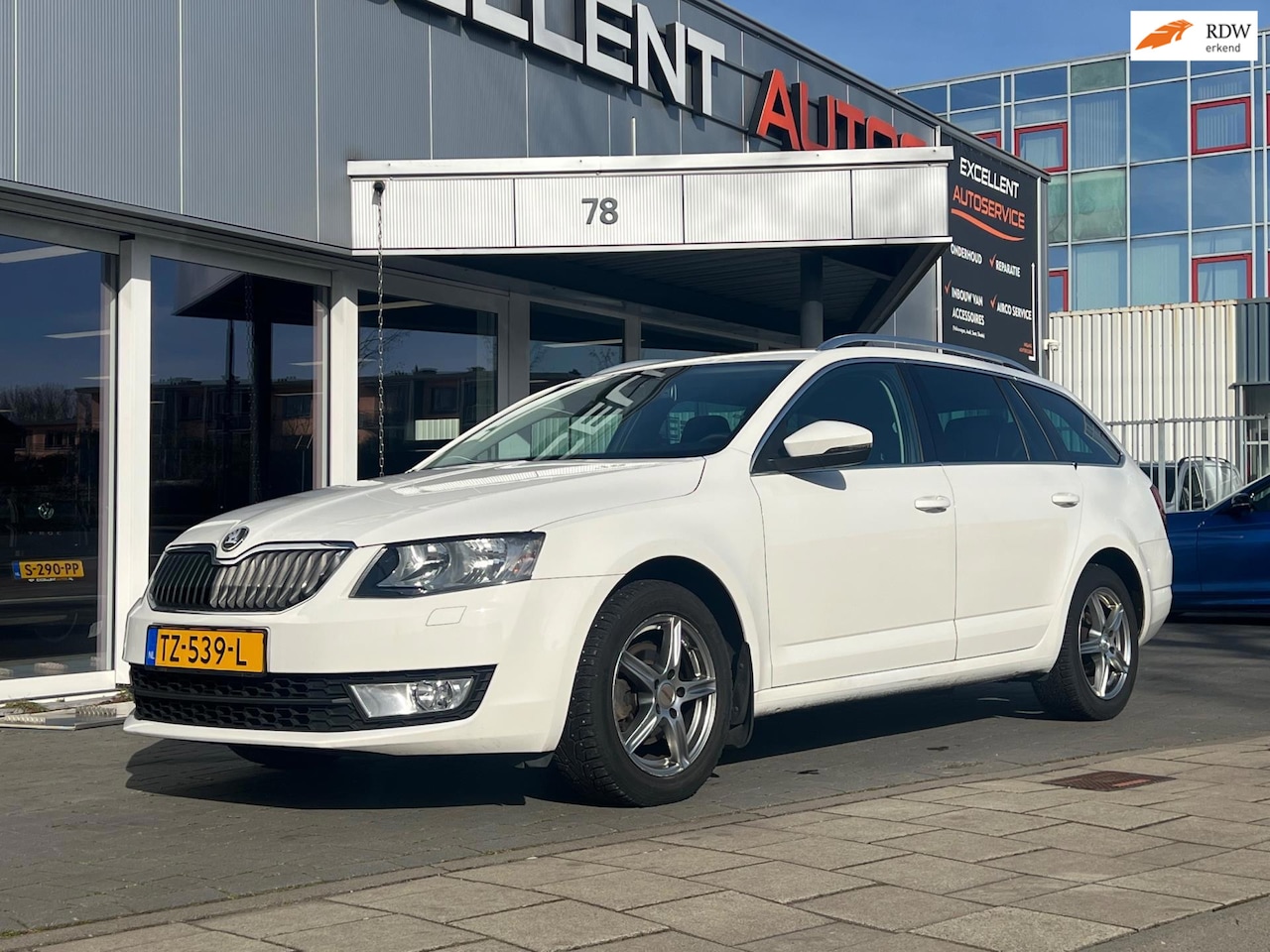 Skoda Octavia Combi - 1.6 TDI DSG Ambition Businessline - AutoWereld.nl
