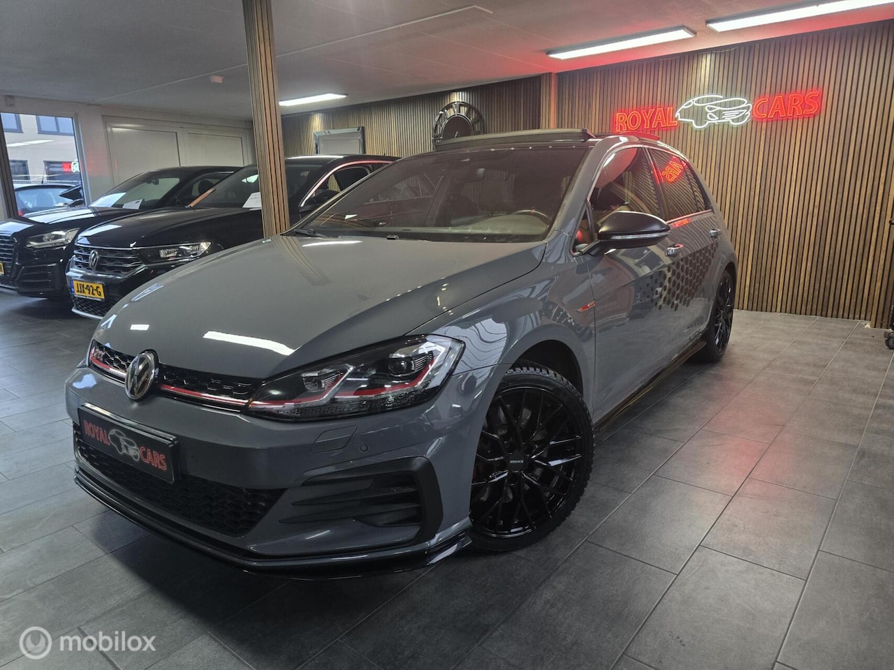 Volkswagen Golf - 2.0 TSI GTI TCR/ AKRA/ PANO/ DYNAUDIO / CAMERA - AutoWereld.nl