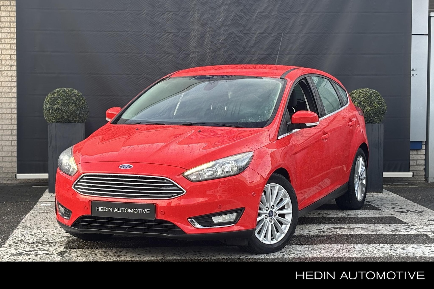 Ford Focus - 1.0 Titanium | 5DRS | 125pk | Zeer weinig gereden | Navigatie | Sensoren rondom | - AutoWereld.nl