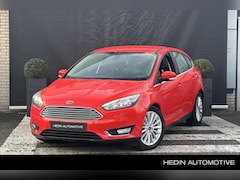 Ford Focus - 1.0 Titanium | 5DRS | 125pk | Zeer weinig gereden | Navigatie | Sensoren rondom |