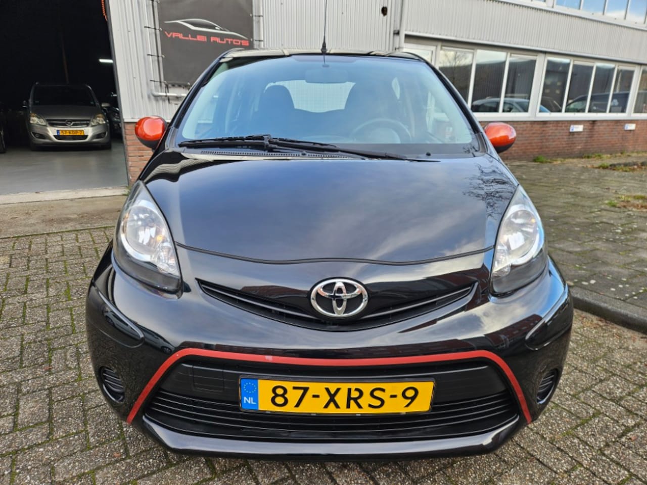 Toyota Aygo - 1.0 5 DEURS Orange Black Edition AIRCO Lage km - AutoWereld.nl