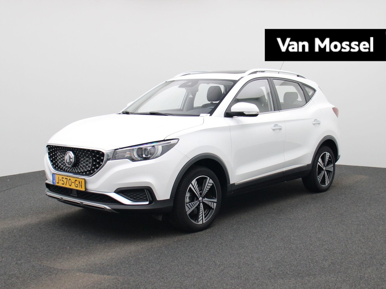 MG ZS - Luxury 45 kWh | WLTP 263 KM | Panoramadak | Navi | Leder | Camera | Apple CarPlay | Stoelv - AutoWereld.nl