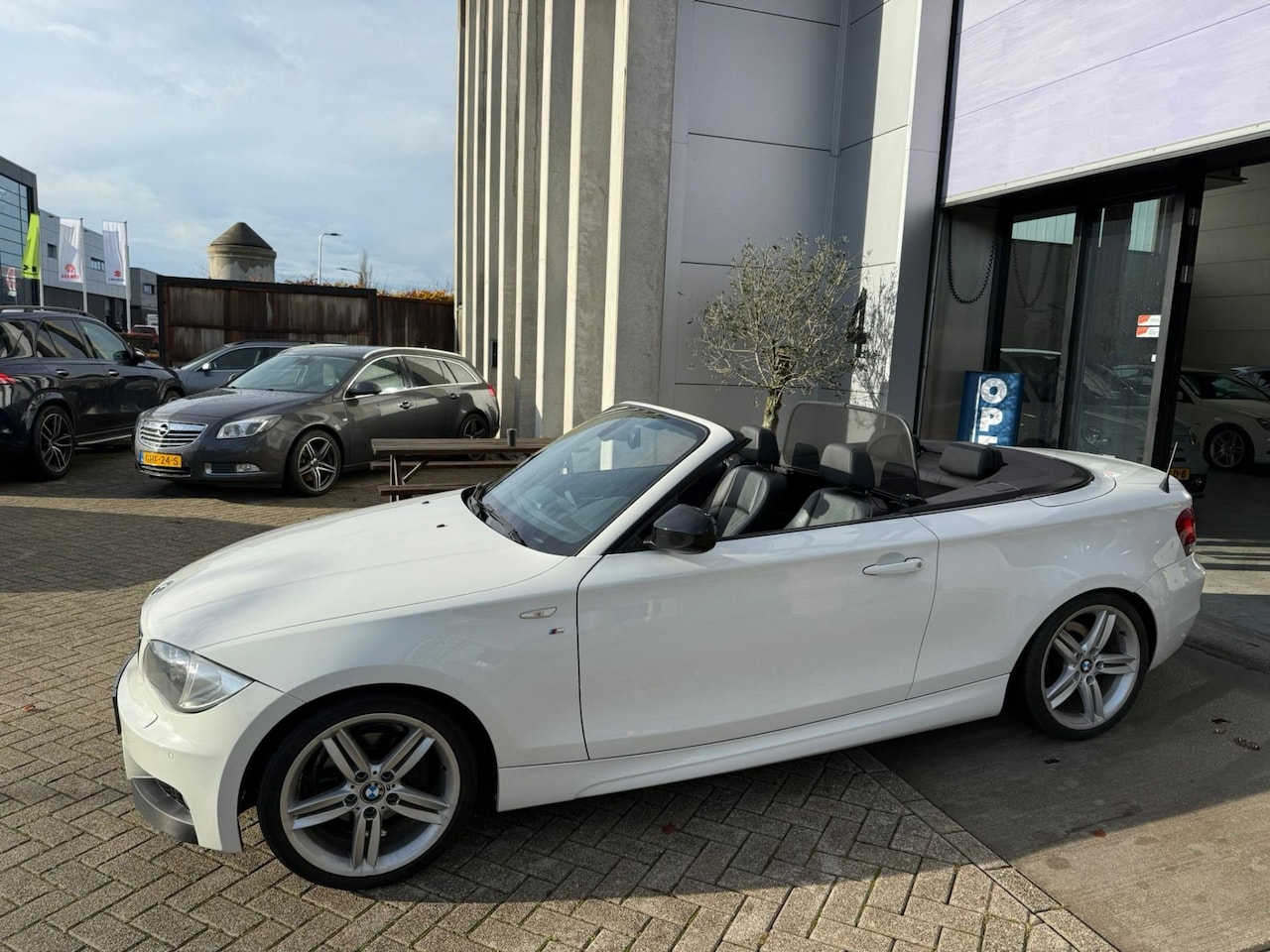 BMW 1-serie Cabrio - 118i M-Edition! Cabrio! VOL OPTIES! INRUIL MOGELIJK! - AutoWereld.nl