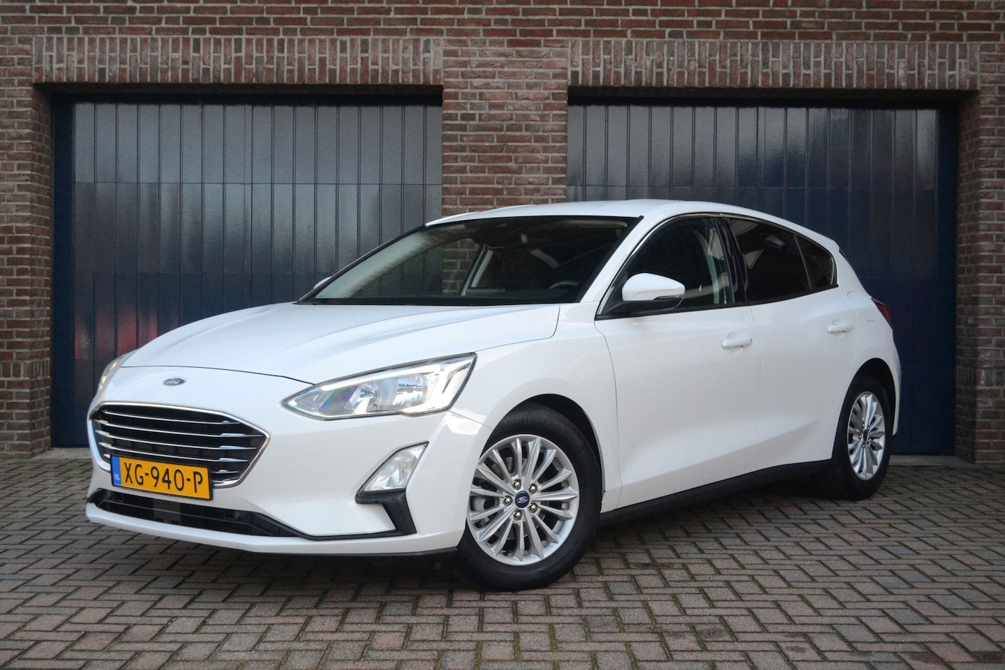 Ford Focus - 1.0 EcoBoost Automaat Titanium Business | Keyless | Cruise | Clima | Parkeersensoren - AutoWereld.nl