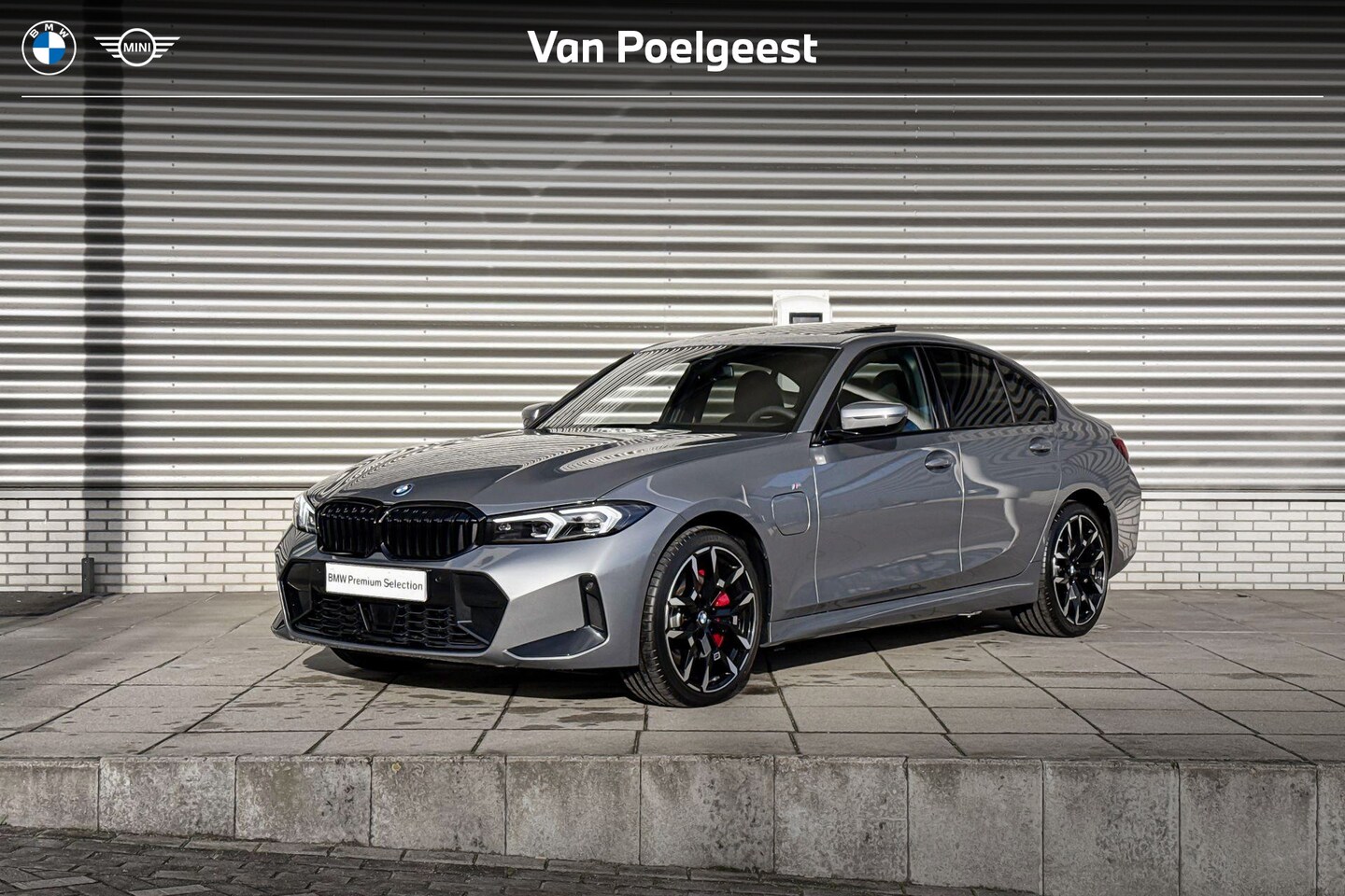 BMW 3-serie - Sedan 330e M Sportpakket Pro / Comfort Pack / Elektrisch glazen schuif-/kanteldak / HiFi S - AutoWereld.nl