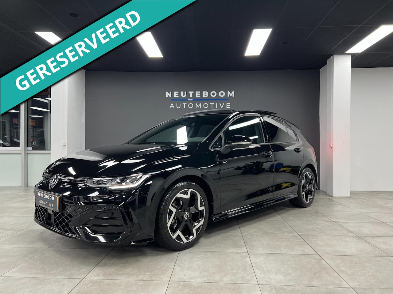 Volkswagen Golf - 8.5 1.5 eTSI R-Line | CAMERA | LED | PANO | - AutoWereld.nl