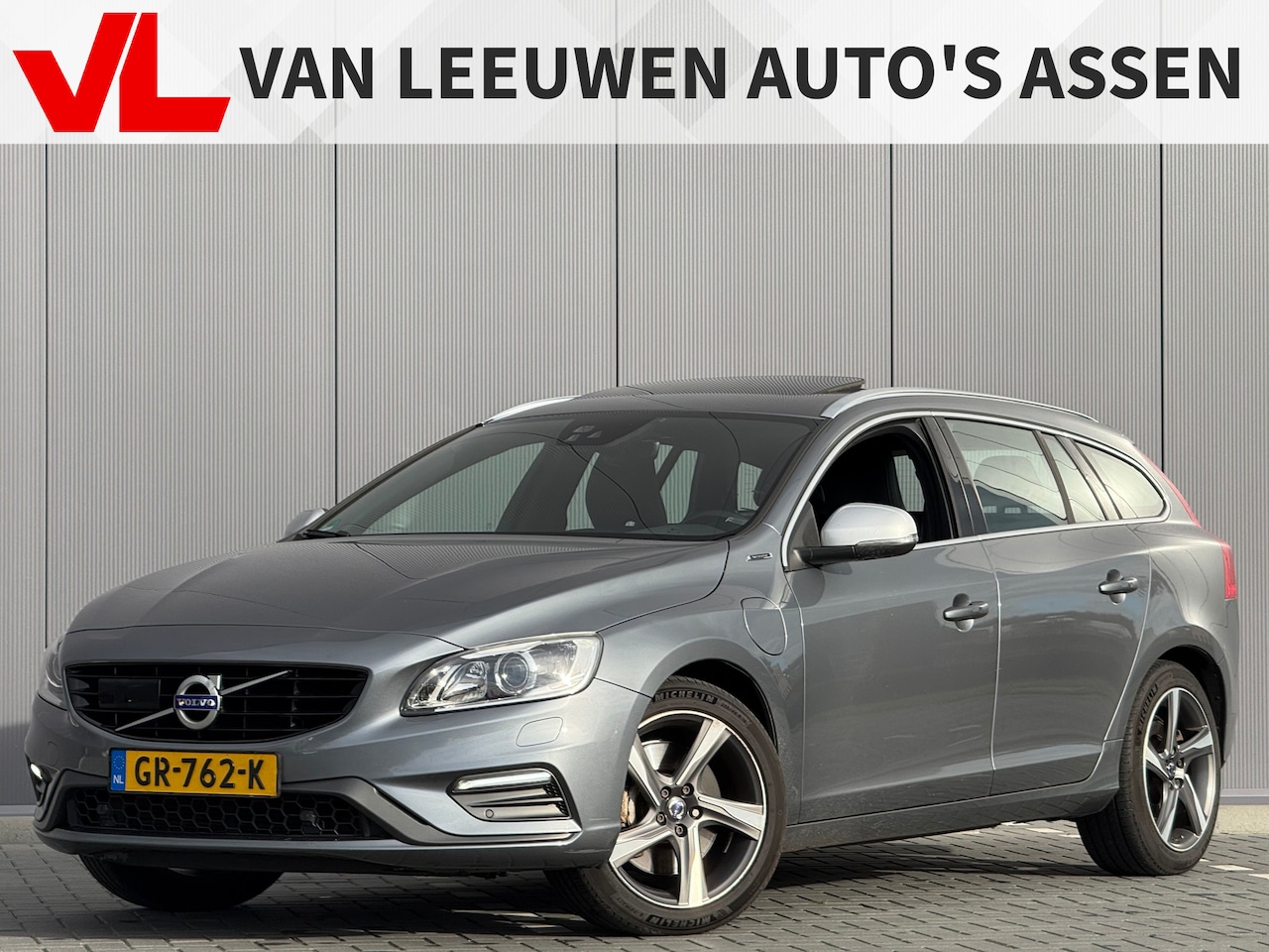 Volvo V60 - 2.4 D6 Twin Engine R-Design | Bomvol | Volledig leder - AutoWereld.nl