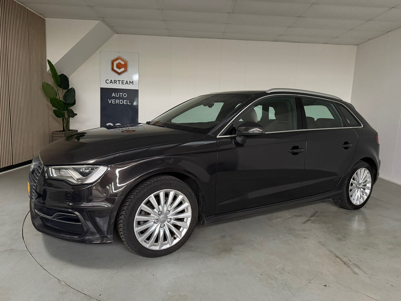 Audi A3 Sportback - 1.4 e-tron PHEV Attraction Pro Line plus Airco, Trekhaak, Navigatie, LMV - AutoWereld.nl