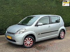Daihatsu Sirion 2 - 1.0-12V Premium /AIRCO/LAGEKM/APKNIEUW/RIJDTGOED/